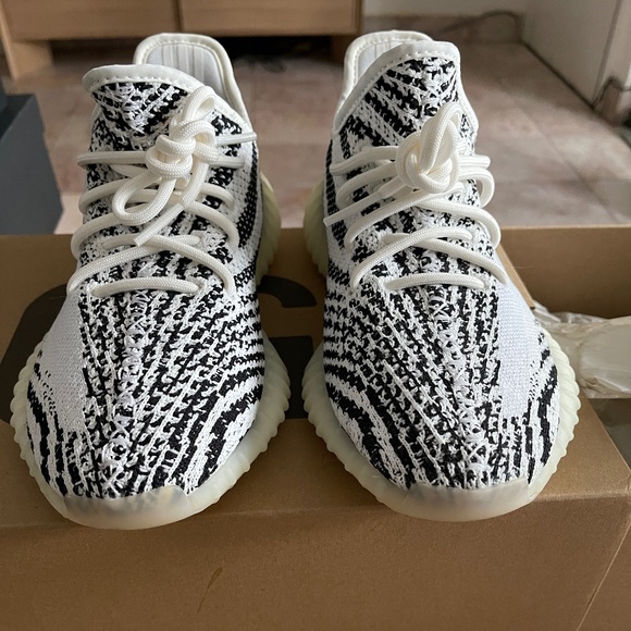 Yeezy Adidas Boost 350 V2 US 6 1/2 Zebra Sneakers - Picture 8 of 17